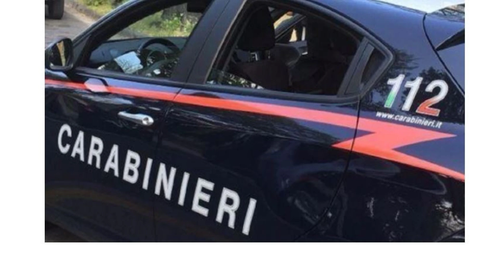 Agnone: e’ disoccupato ma viene sorpreso dai Carabinieri con circa 7mila euro in contanti e alcuni grammi di marijuana.
